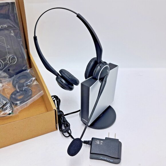 Black Headset with Microphone - Picture 2 of 6